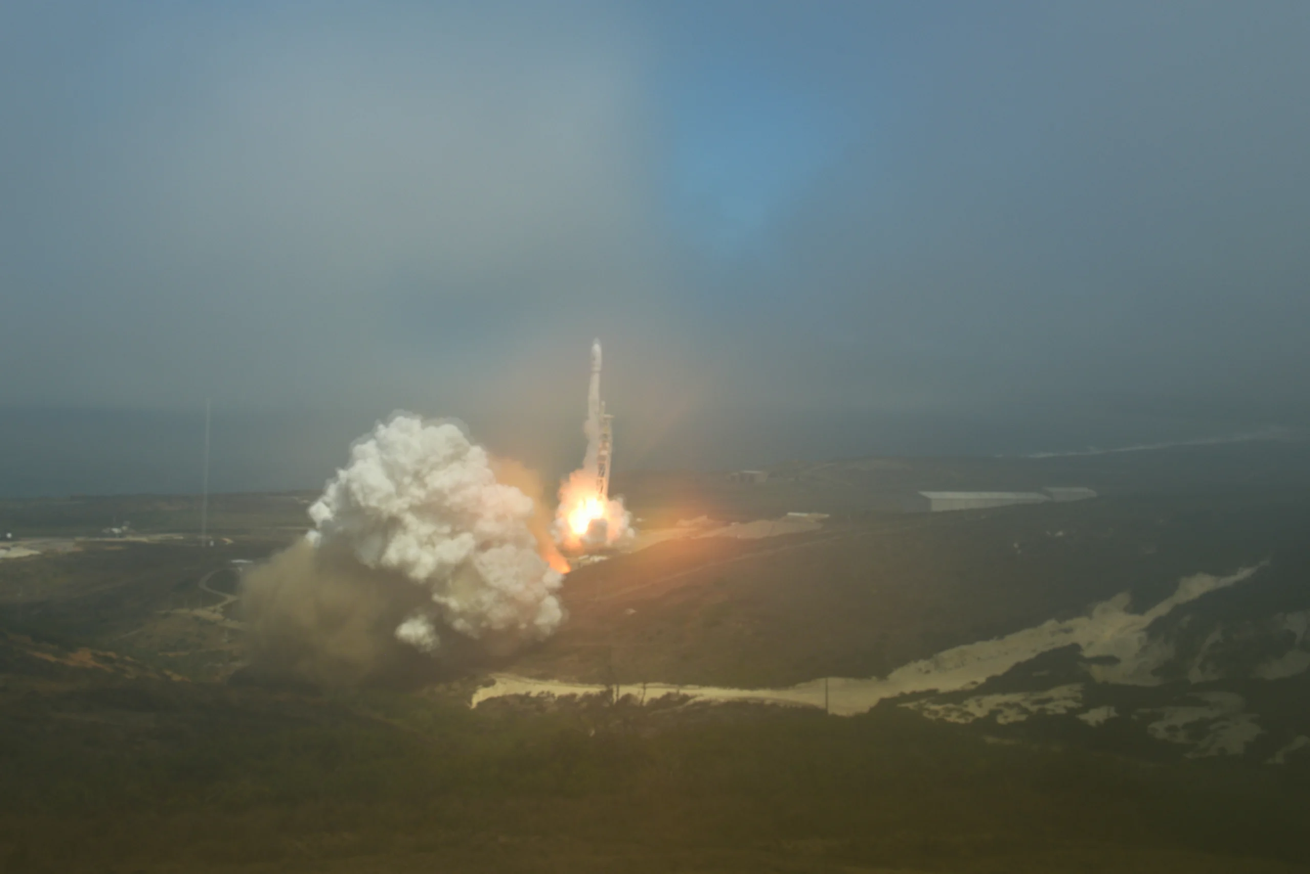 Google lança chips de inteligência artificial ao espaço em missão da SpaceX