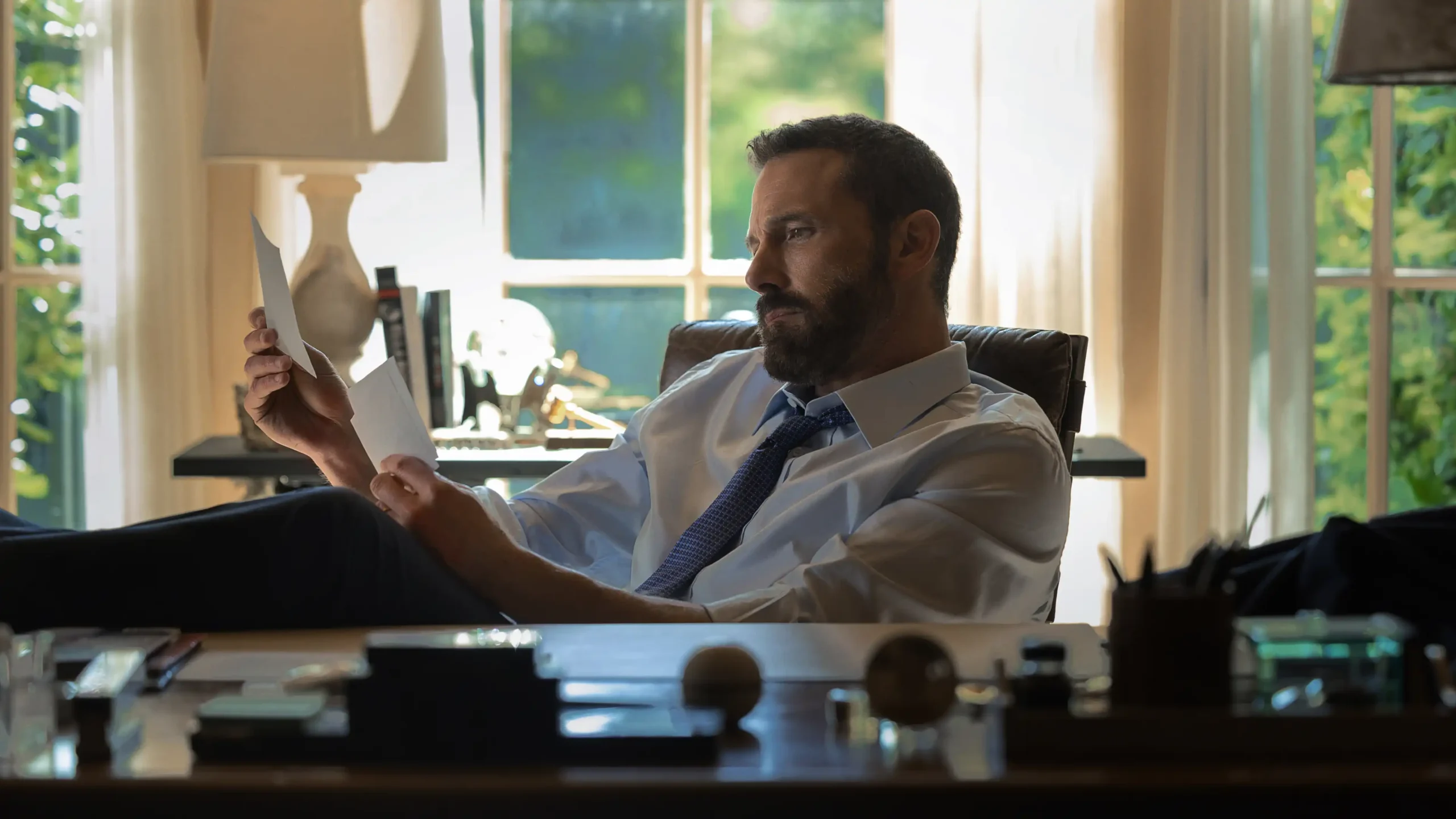 Ben Affleck Reescreve Roteiro de Thriller da Netflix para Evitar Concorrência com Filme de Denzel Washington