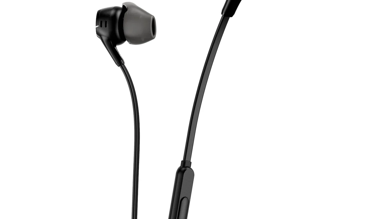 Qual é o melhor fone para jogar Free Fire: com fio ou Bluetooth?