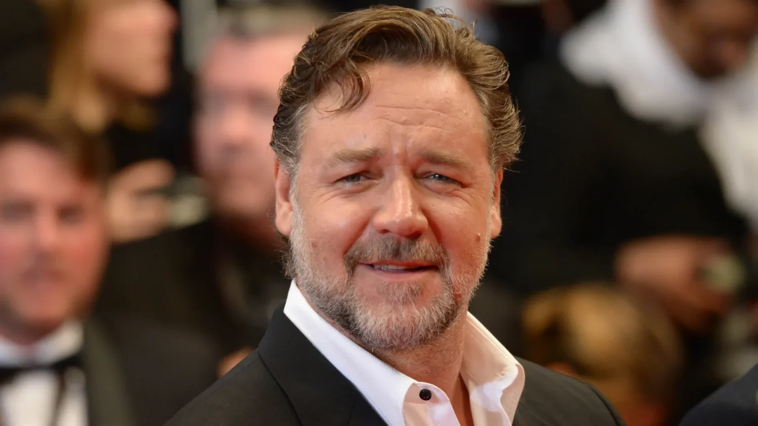 Filme R-Rated de Russell Crowe Conquista Sucesso nas Plataformas de Streaming