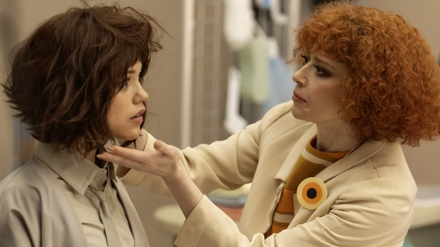 Filme “Klara and the Sun” desperdiça potencial ao misturar ficção científica e humor inconstante