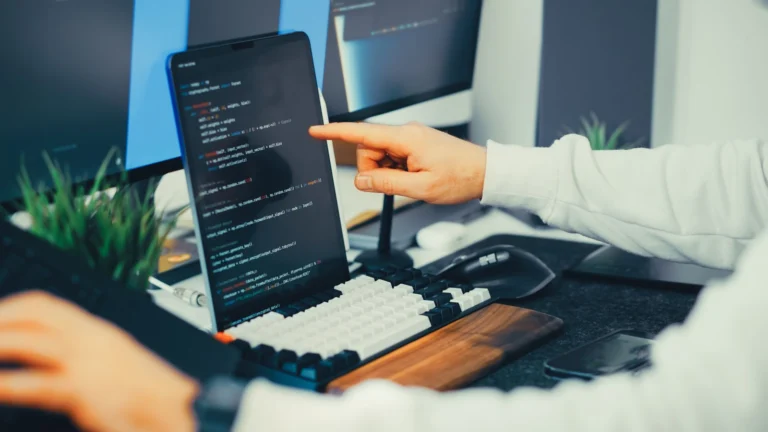 O que é SaaS? Definição, funcionamento e exemplos